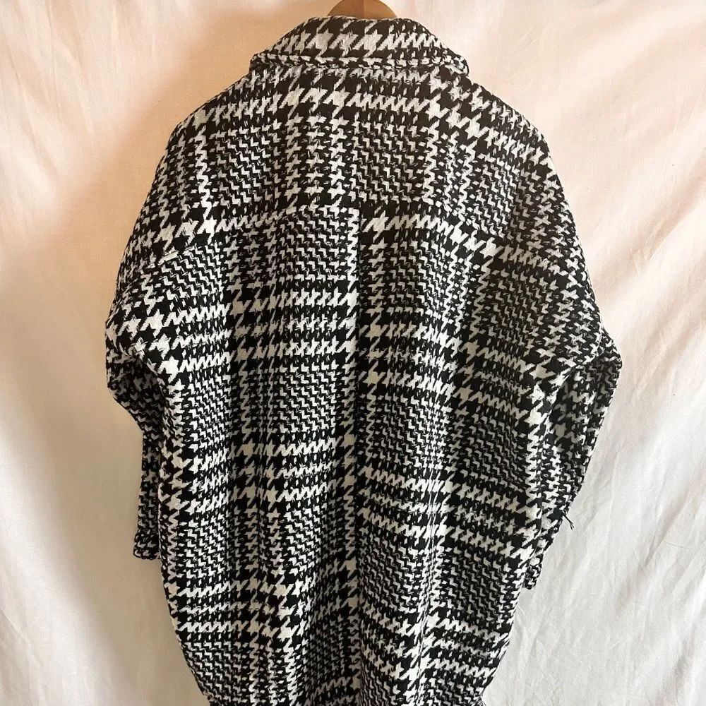 Textured Houndstooth Fray Hem Shacket - Picture 3 of 12